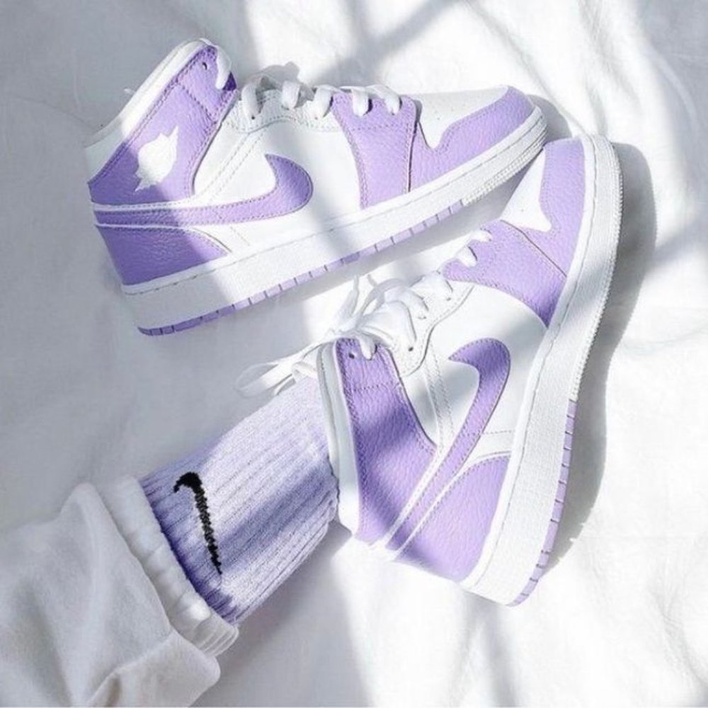 IN SEARCH OF SNEAKERS